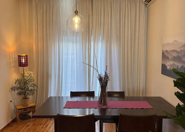 Florence House Next To White Tower *