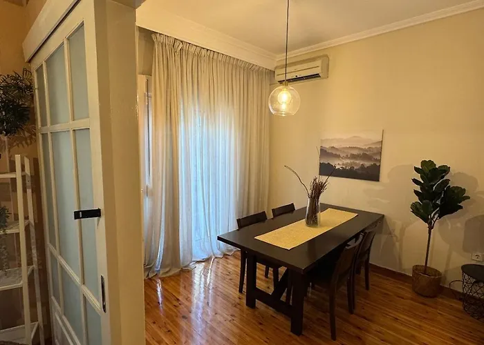 Florence House Next To White Tower *